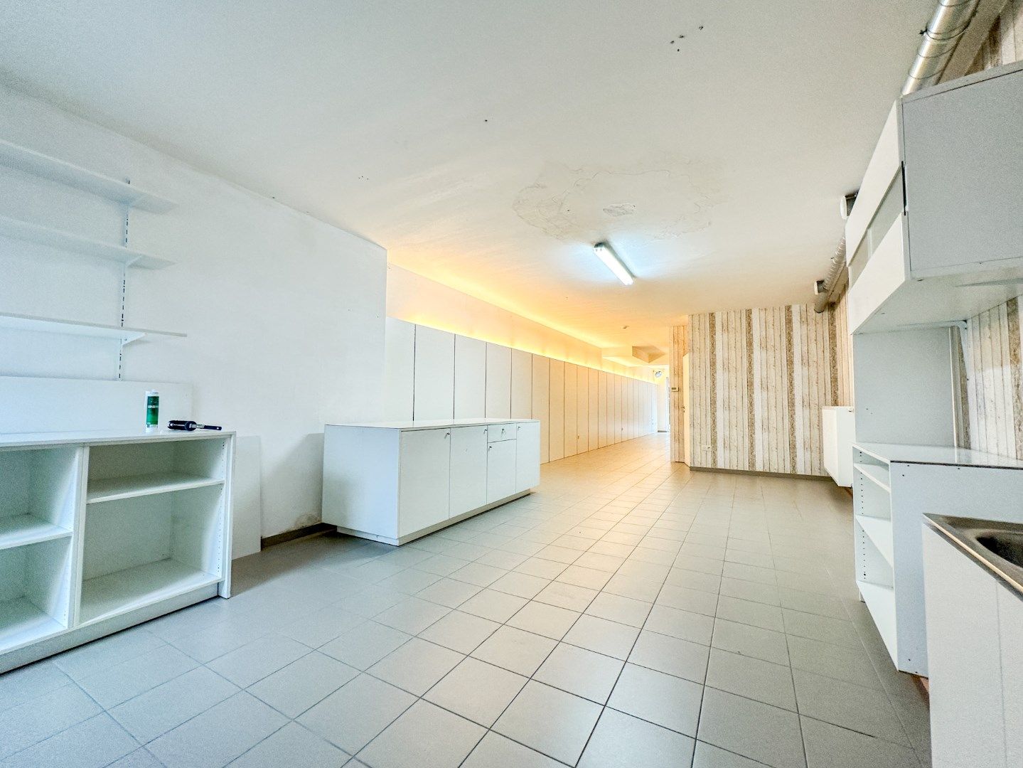 Instapklare handelsruimte voor winkel of kantoor, centrum Torhout foto 15