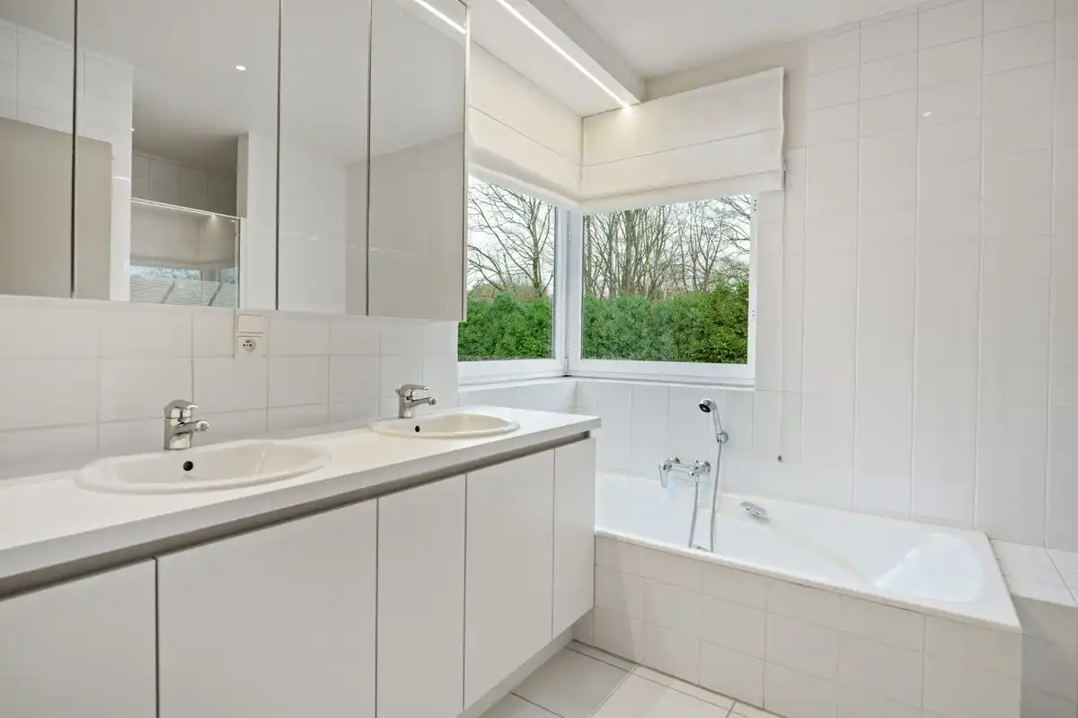 Uitzonderlijke villa op 3451 m² met 5 slaapkamers omgeven door groen. foto 16