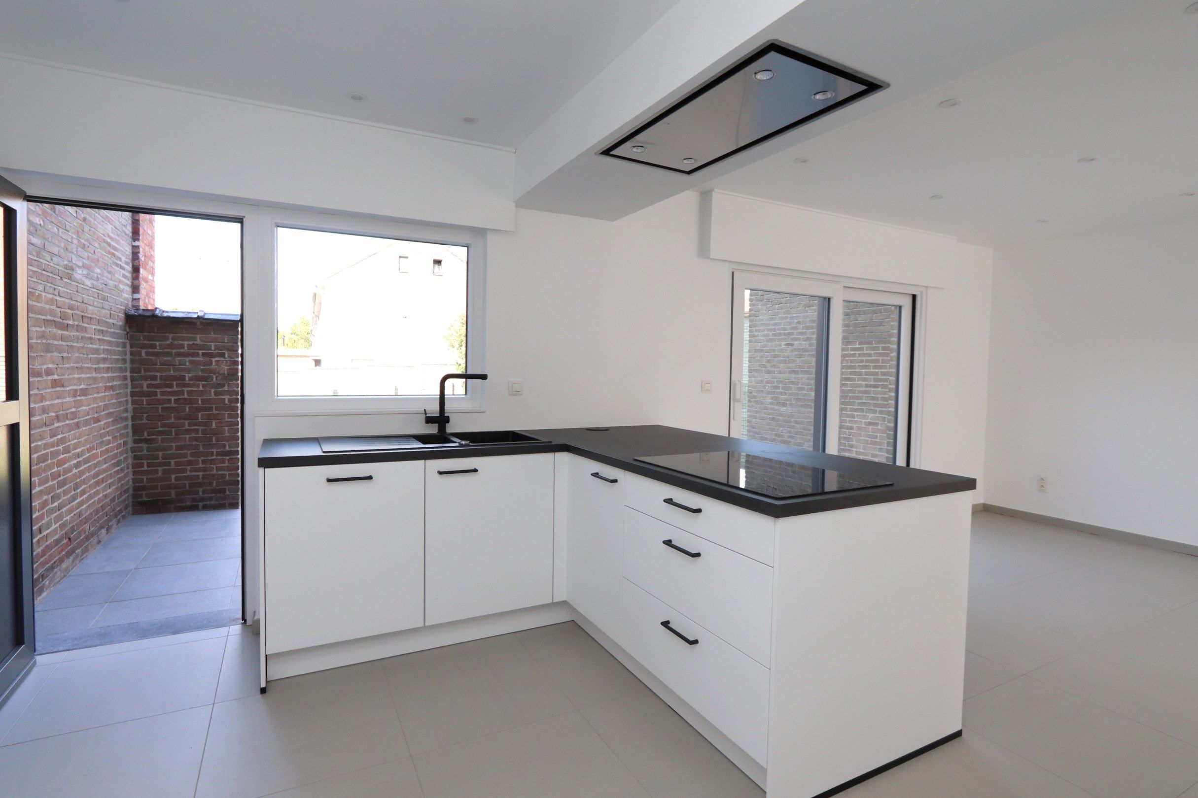GERENOVEERDE WONING MET 3 SLAAPKAMERS EN TUIN foto 5