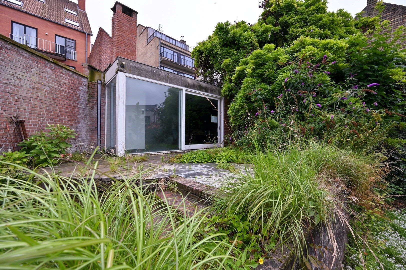 Eclectische burgerwoning als potentieel kantoor op de rand van de historische stadskern foto 10