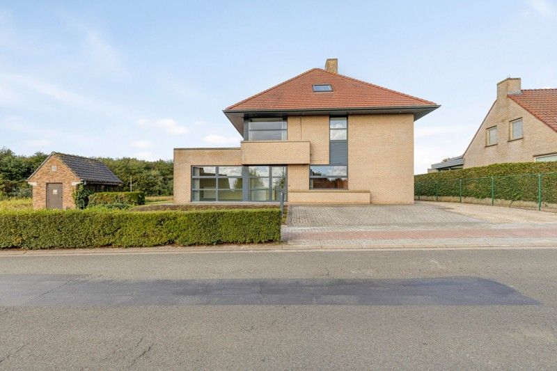 Polyvalente kantoorruimte met 3 slaapkamer appartement TE KOOP in Tielt! foto {{pictureIndex}}