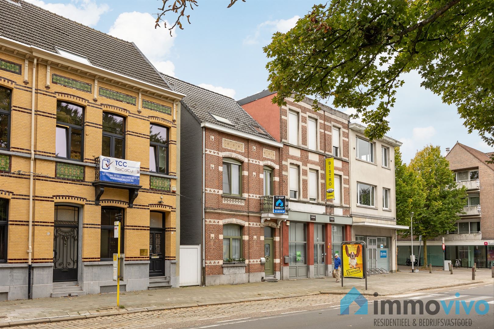 Ruime herenwoning met 5 slaapkamers en praktijkmogelijkheid in hart van Edegem foto 2