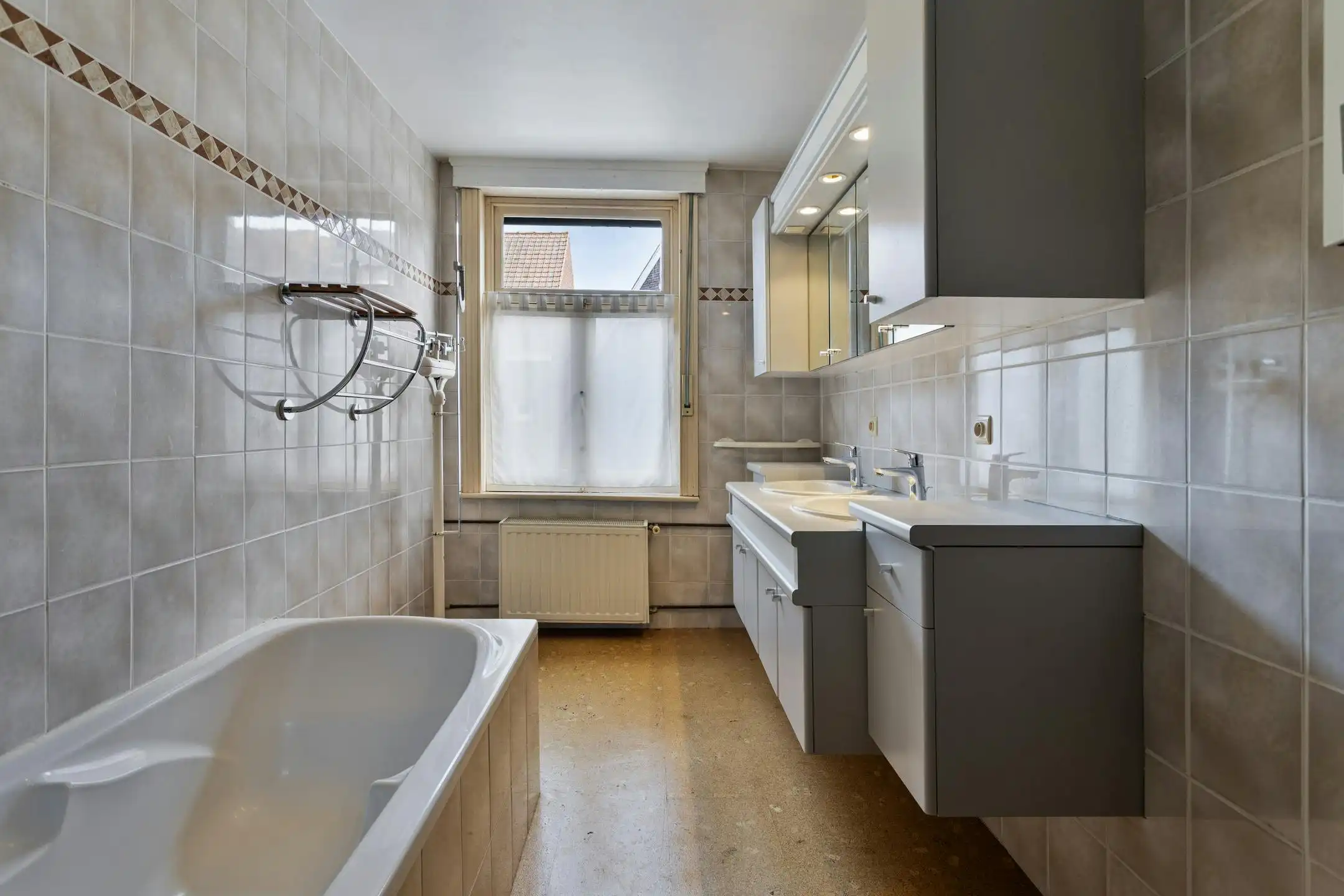 Ruime woning met 4 slaapkamers en leuke tuin in Roeselare! foto 10