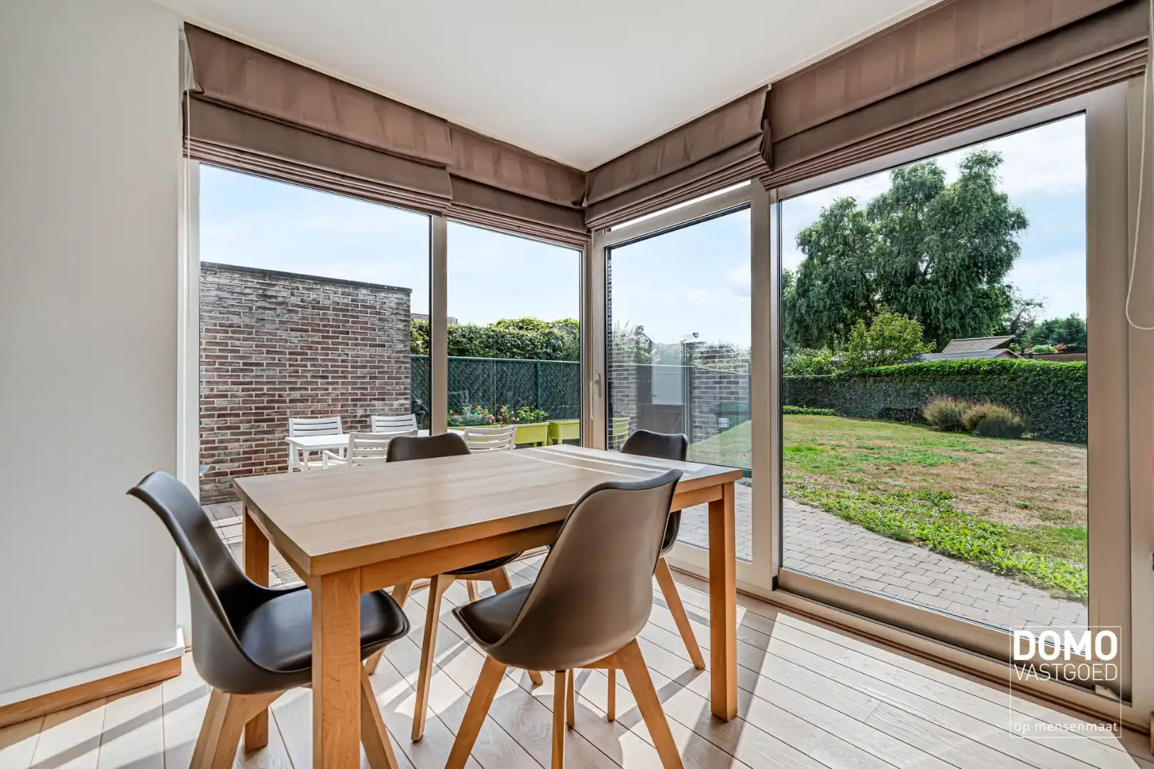 ZUIDWESTELIJK GEORIËNTEERDE DOORZONWONING MET LICHTRIJKE AANBOUW, GEZELLIGE TUIN EN RUIME GARAGE TE KURINGEN (HASSELT)  foto 6