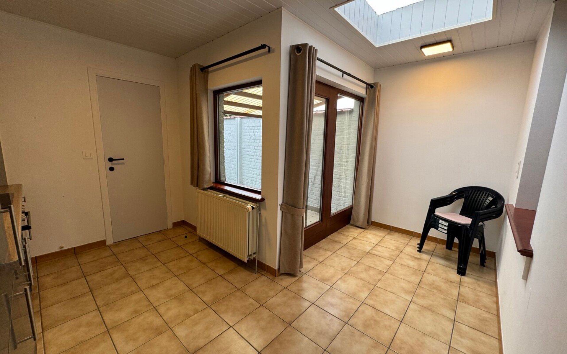 Vernieuwde woning met 2 kamers en inrichtbare zolder foto 7