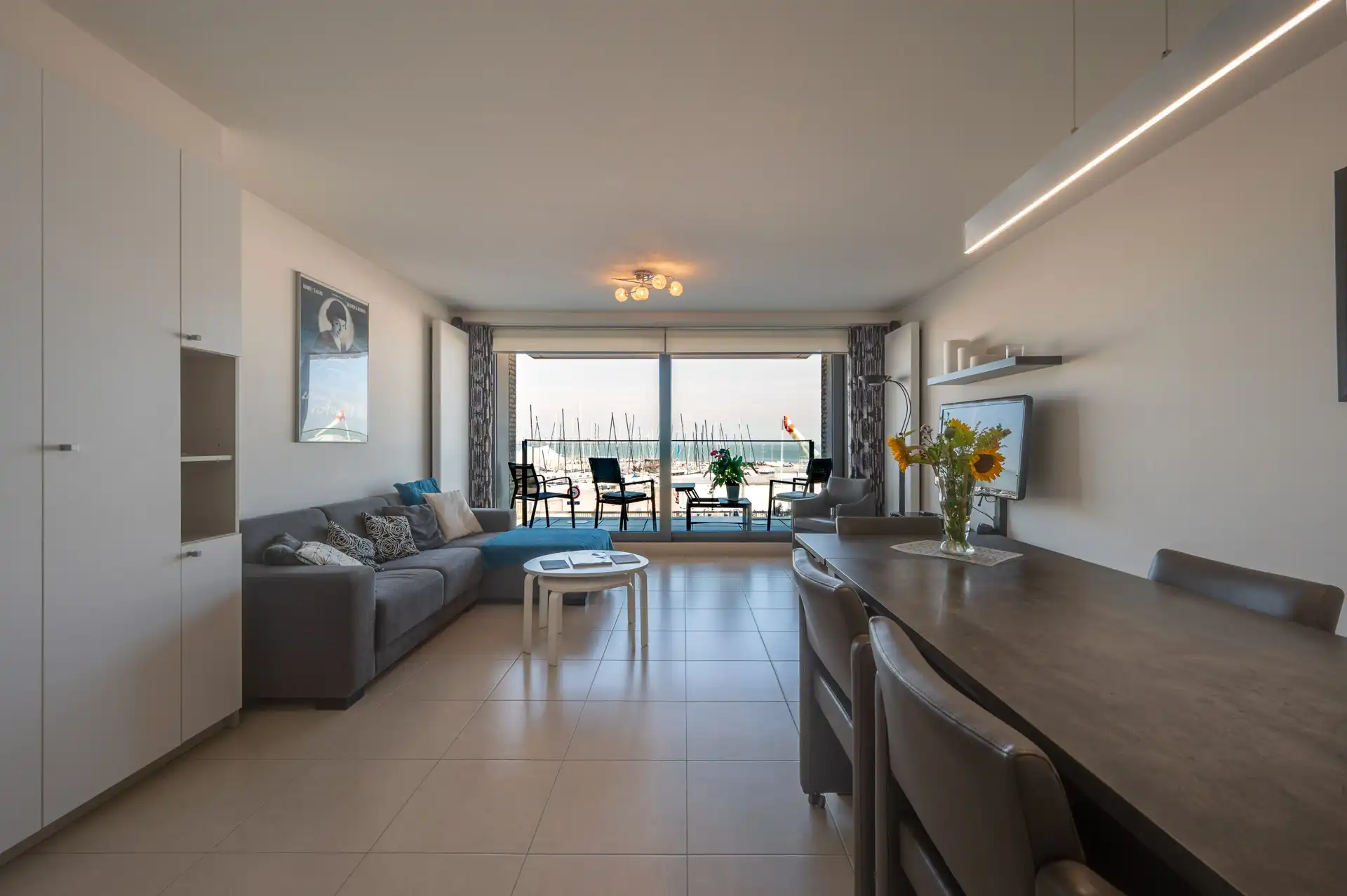 Gemeubeld: prachtig recent appartement met frontaal zeezicht aan de Zeedijk! foto 2