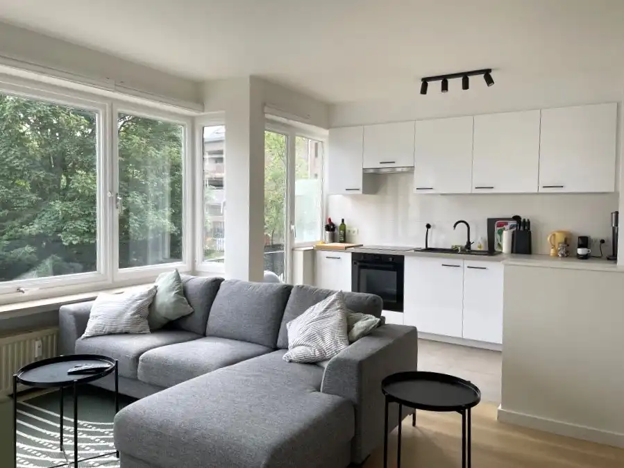 Lichtrijk - gerenoveerd hoekappartement MET garagebox foto 4
