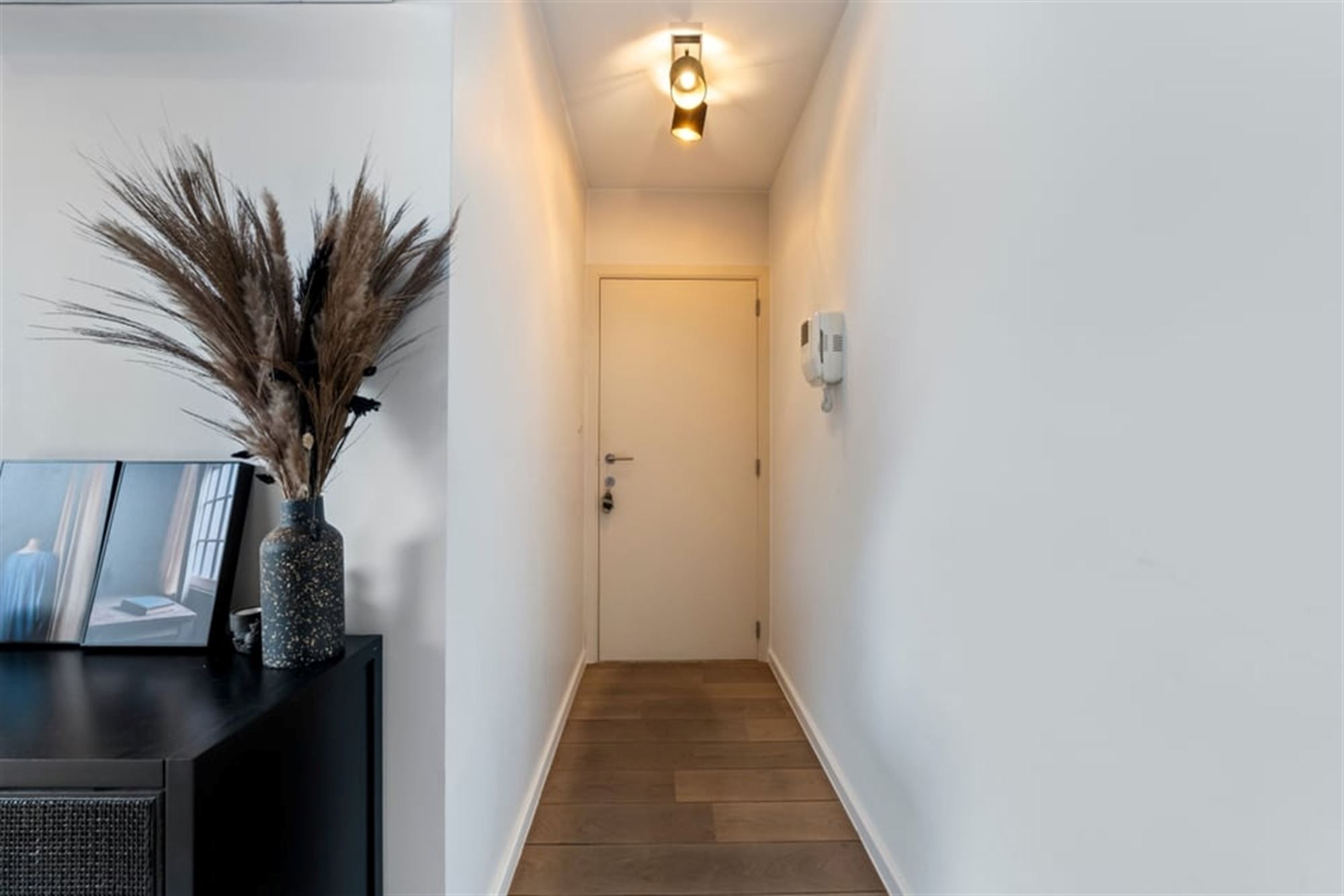 GEZELLIG 2 SLK APPARTEMENT MET STAANPLAATS IN HET CENTRUM VAN SINT-TRUIDEN  foto 3