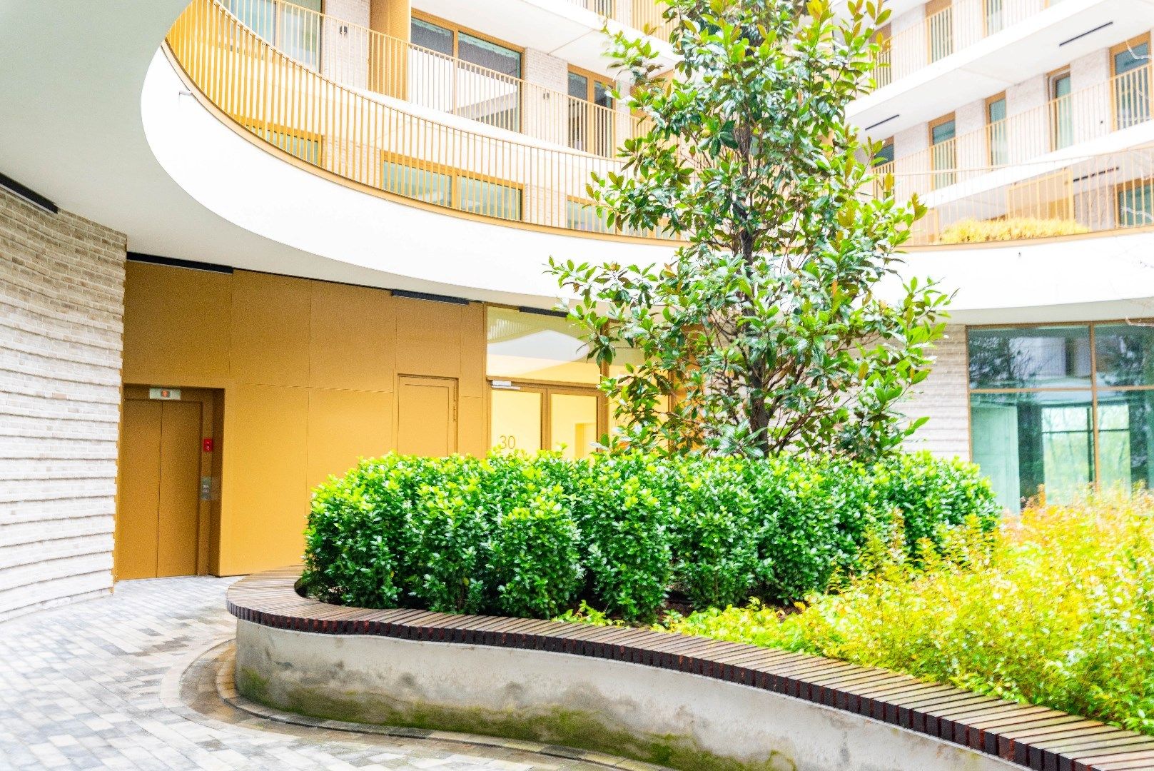 Appartement met twee slaapkamers en ruim terras foto 18