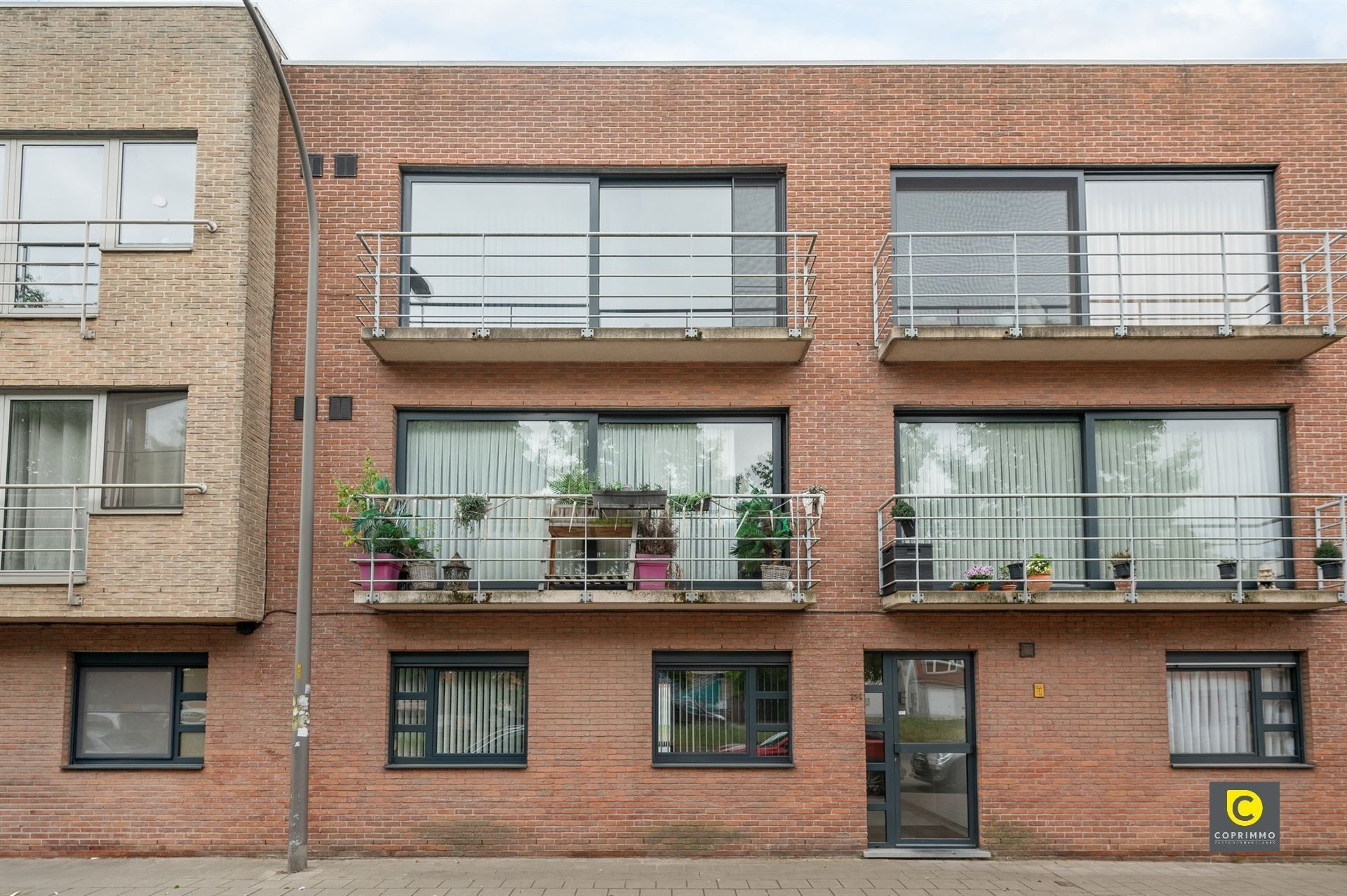 Gelijkvloers app met 2 slpk, tuin en garagebox foto 18
