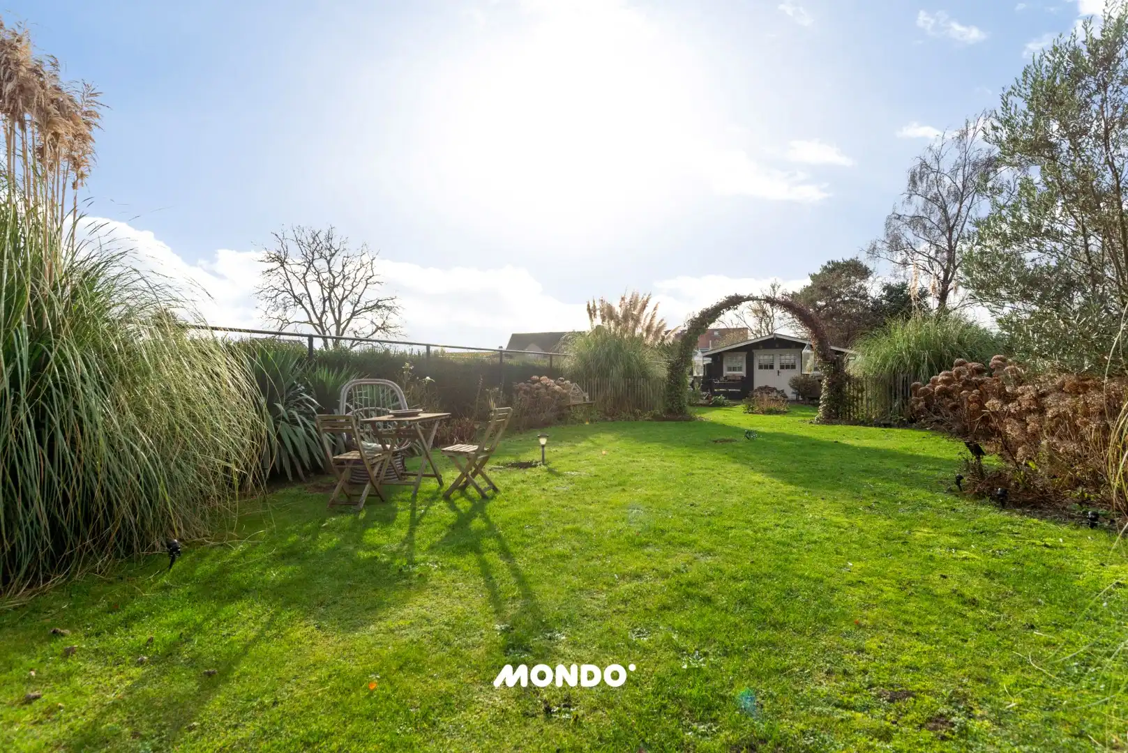 Ruime gezinswoning 4 slaapkamers met tuin, vijver en garage foto 4