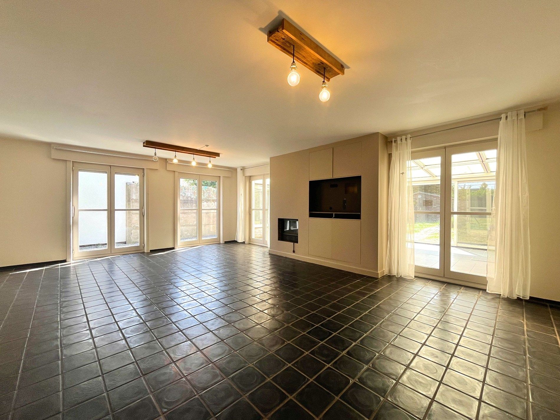 Alleenstaande woning met grote tuin en garage te Knokke foto 2