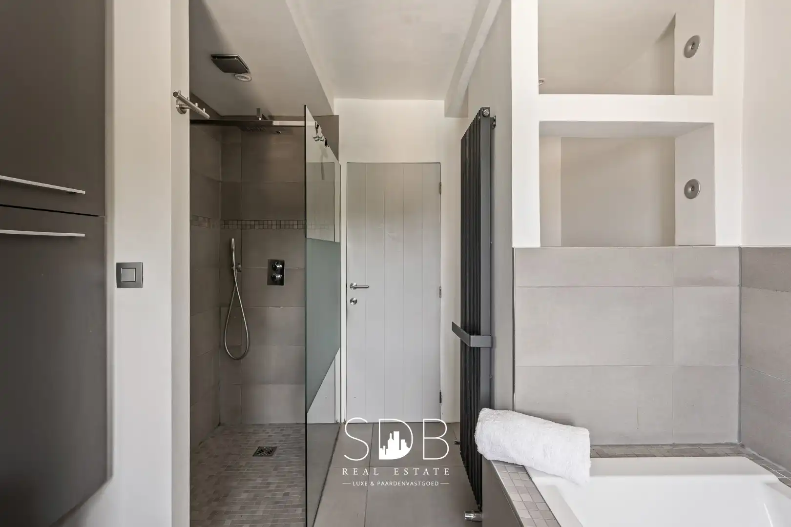 IN OPTIE : Prachtige hedendaagse villa met gezinstuin en zwembad op 1.387m² foto 17