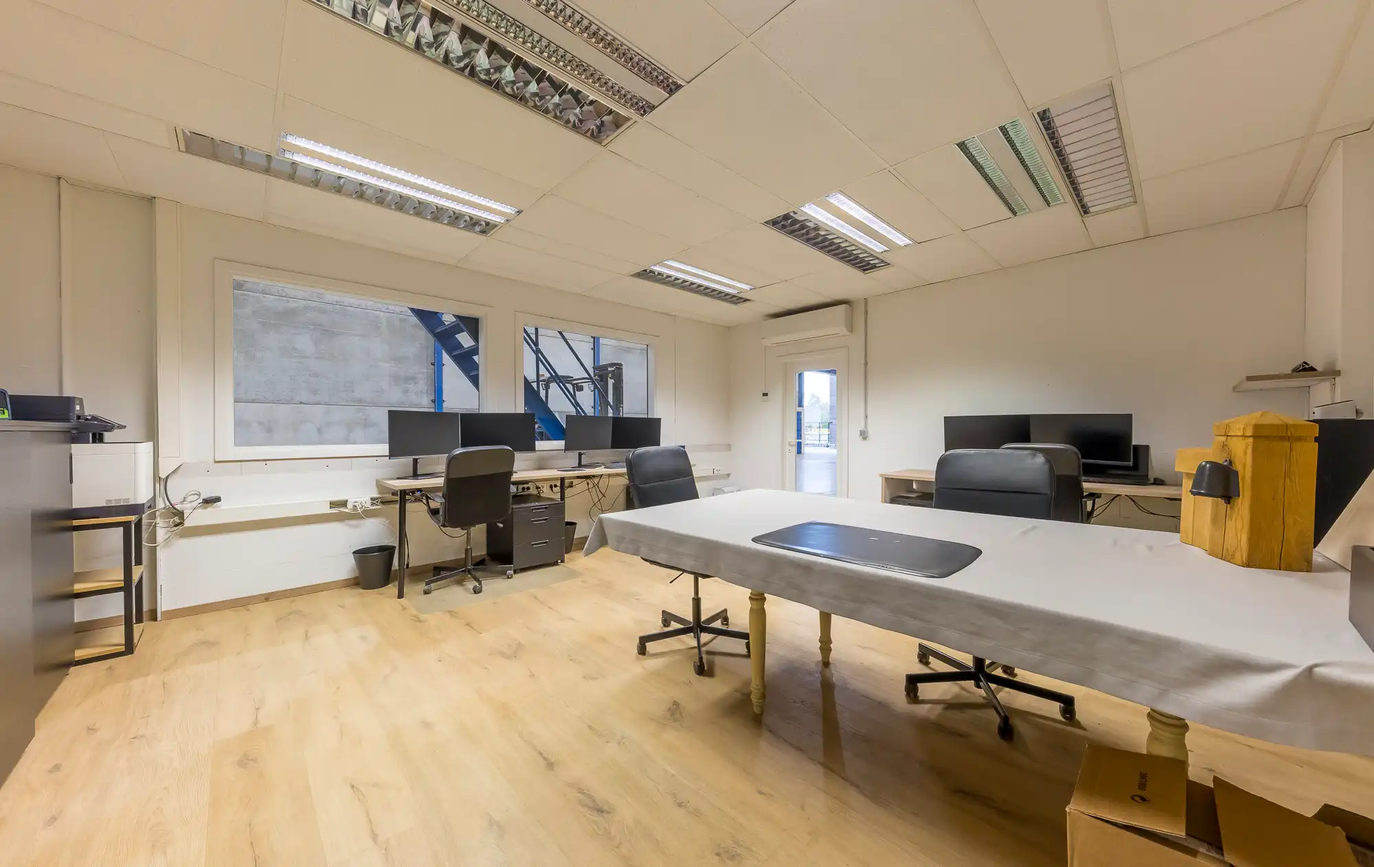  Zoeken op trefwoorden ... Vergelijk aanbiedingen TE KOOP: Bedrijfshal van 850m2 op gunstige locatie in Bree (industrieterrein Vostert) foto 14