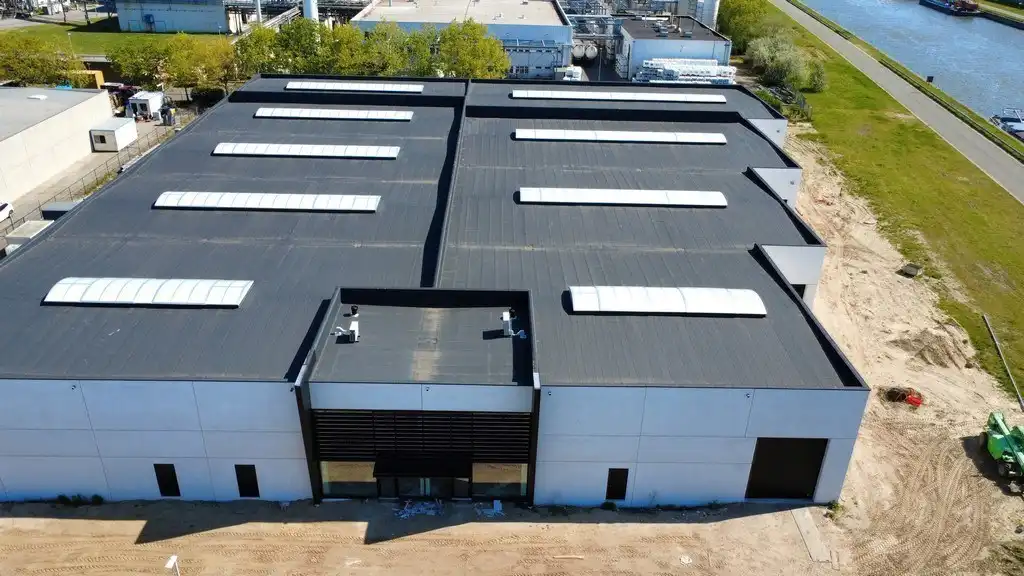 Nieuwbouw magazijn met kantoor te huur in Durmakker Evergem foto 19