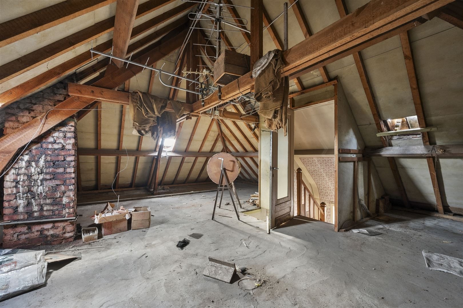 Te renoveren alleenstaande woning foto 18