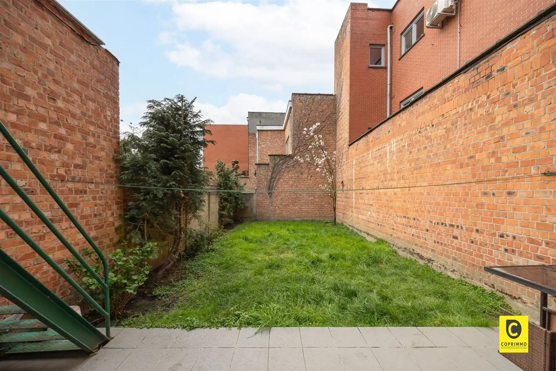 Woning met ruime zuidgerichte tuin foto 2