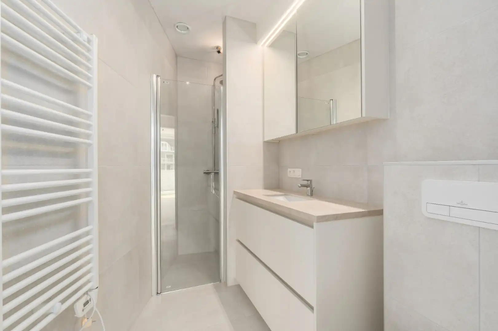 Ruim appartement met terras en lift in Koksijde, 3 slaapkamers, bouwjaar 2024, 110.00m², omgeving zeedijk, digitale tv, 2 badkamers foto 15