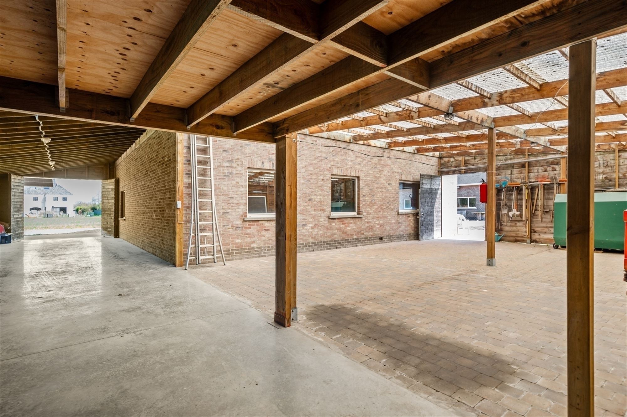 Standigvolle woning met bijgebouw te Putte foto 20