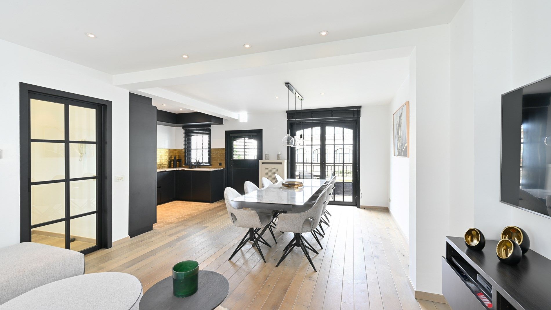Exclusieve woning met 5 slpks. foto 3