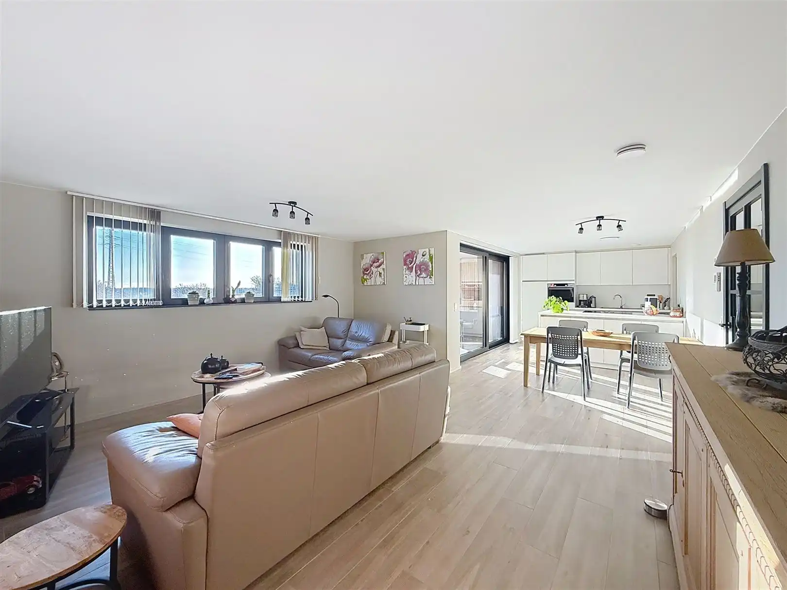 Instapklaar APP met terras, 2 slpks, kelder en autostpl foto 11