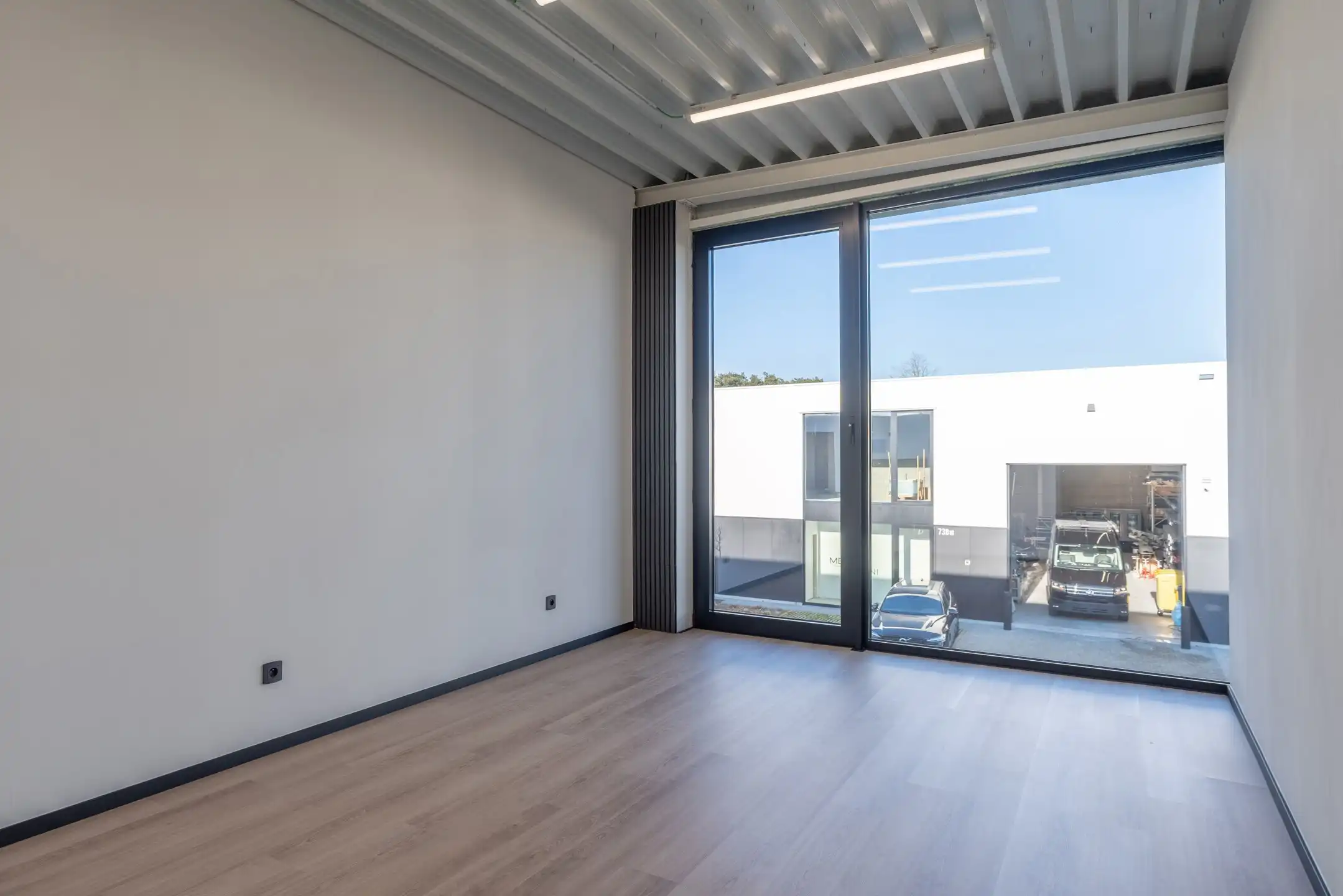 Nieuwbouw KMO-unit met twee autostaanplaatsen te Merksplas. foto 7