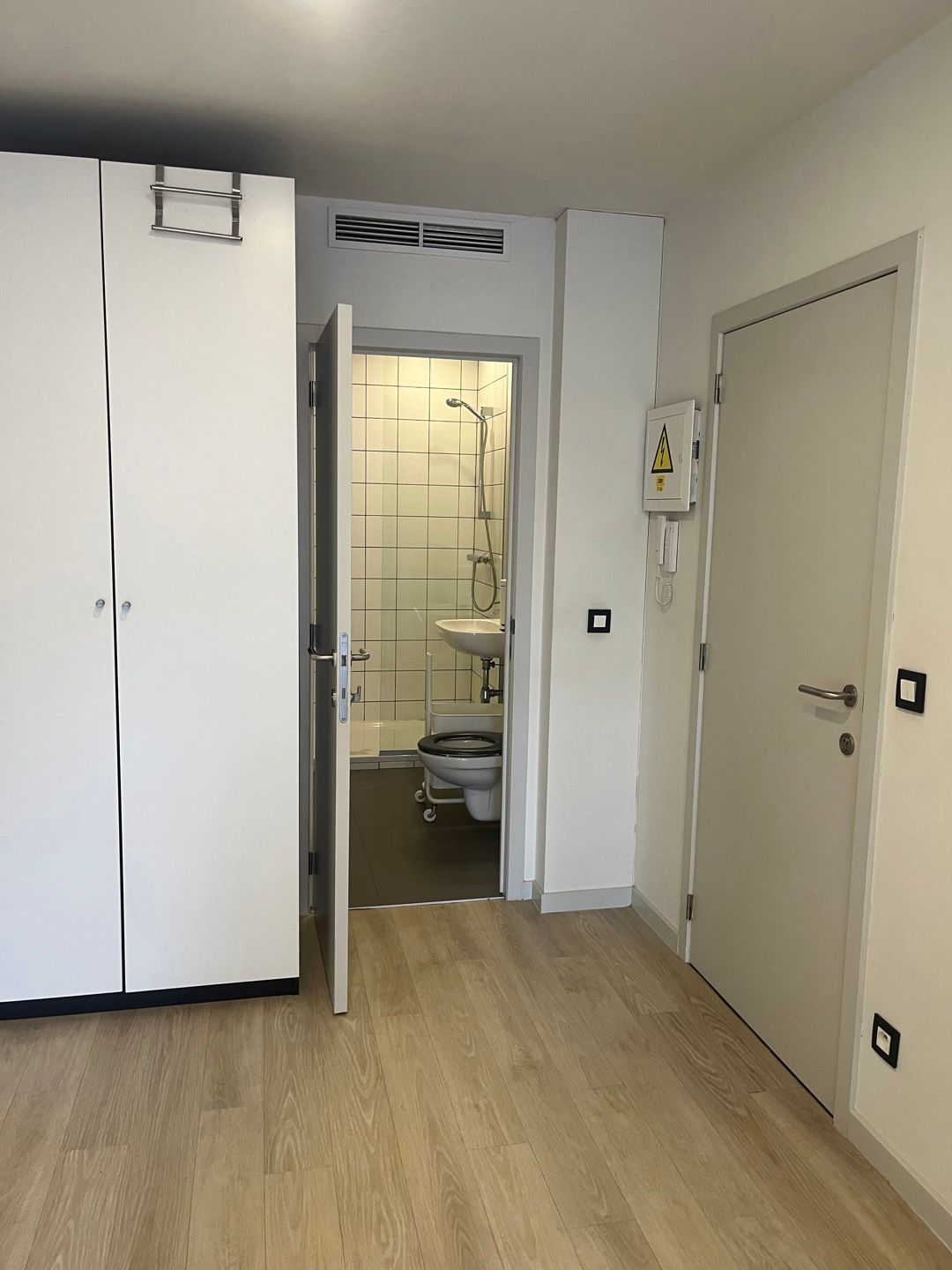 Instapklare studentenkamer met eigen badkamer op top ligging foto 6