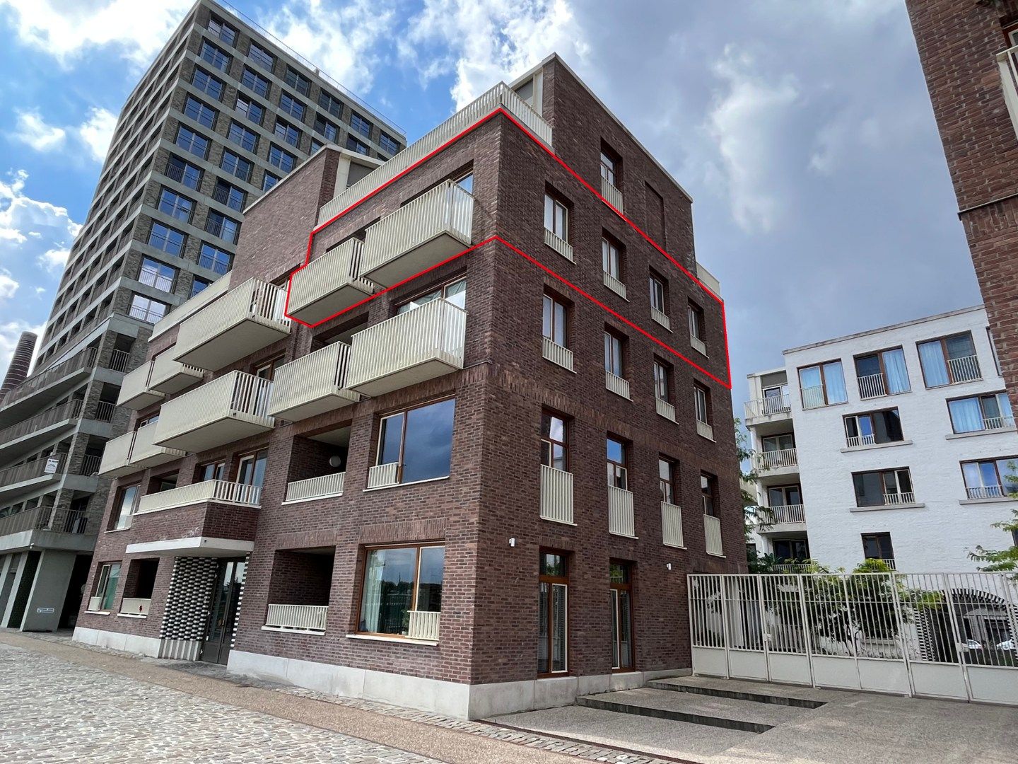 Stijlvol nieuwbouwappartement met uniek zicht – Gentse Dokken foto {{pictureIndex}}