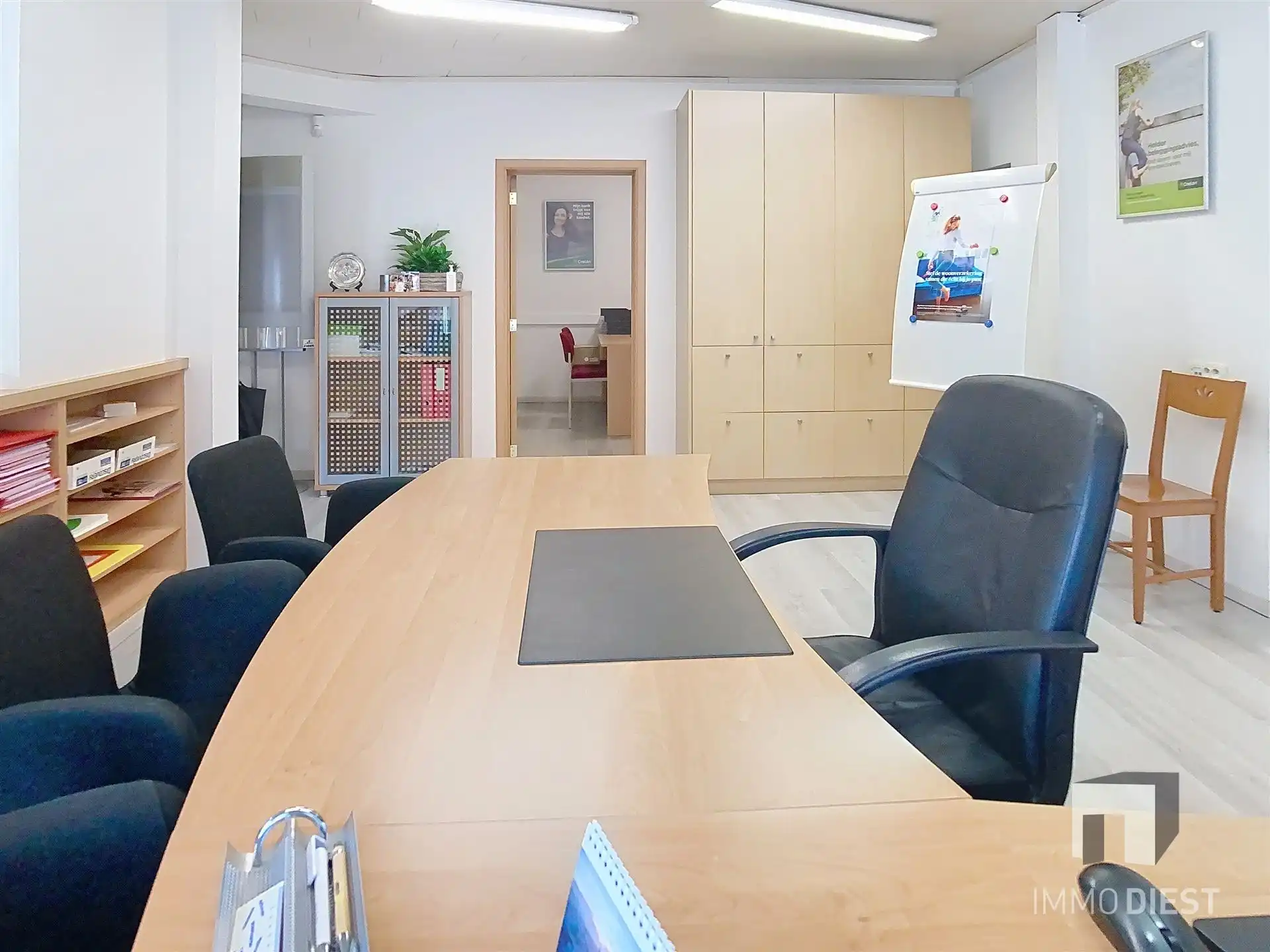 Gelijkvloers kantoorpand op strategische ligging  foto 16