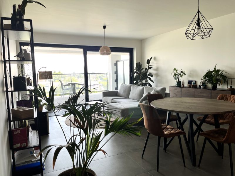 Appartement aan het water met zicht op de vaart inclusief garage en berging! foto 2
