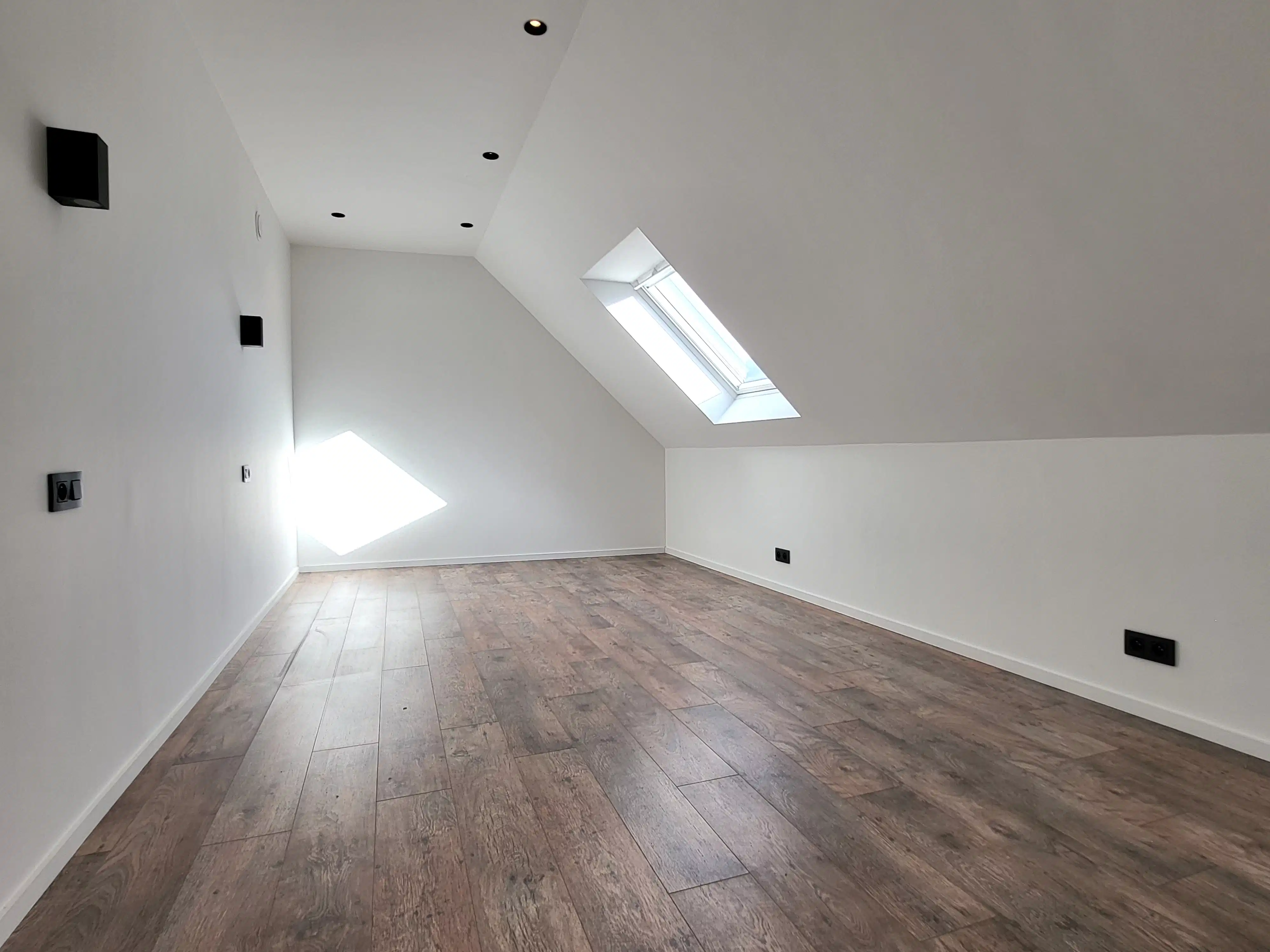 Deze volledig totaal gerenoveerde woning (2024–2025) combineert hedendaags comfort met een hoogwaardige afwerking en biedt maar liefst 5 ruime slaapkamers.  foto 28