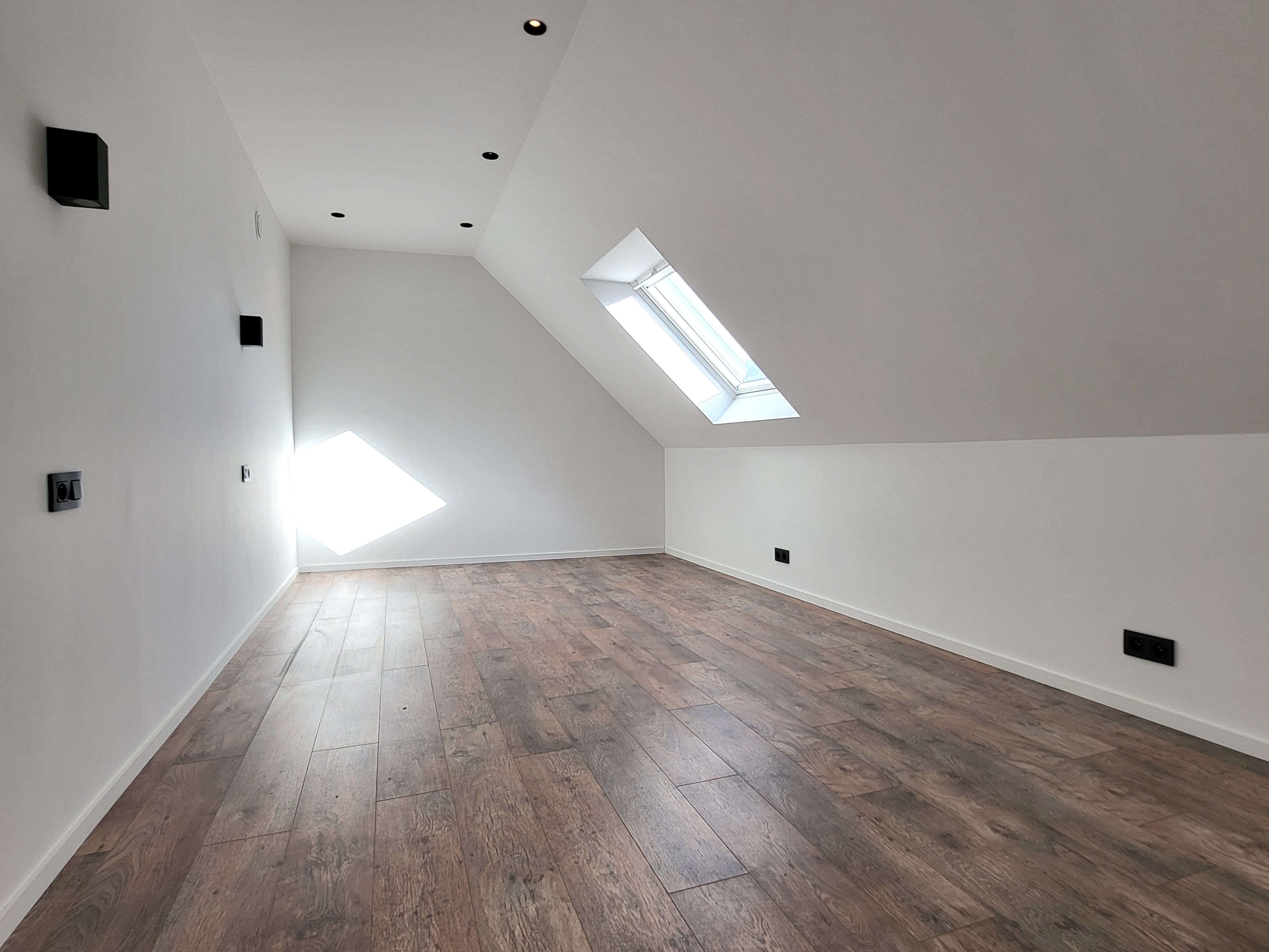 Deze volledig totaal gerenoveerde woning (2024–2025) combineert hedendaags comfort met een hoogwaardige afwerking en biedt maar liefst 5 ruime slaapkamers.  foto 28