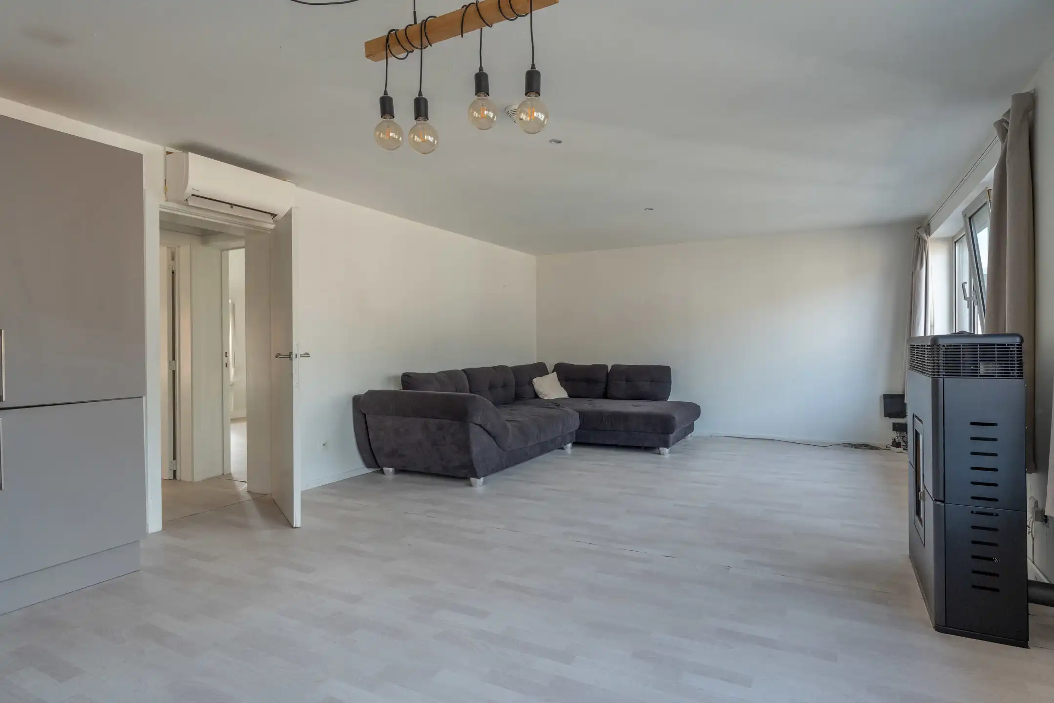 Voormalige winkel met garage, mogelijkheid tot 3 slpk woning foto 18
