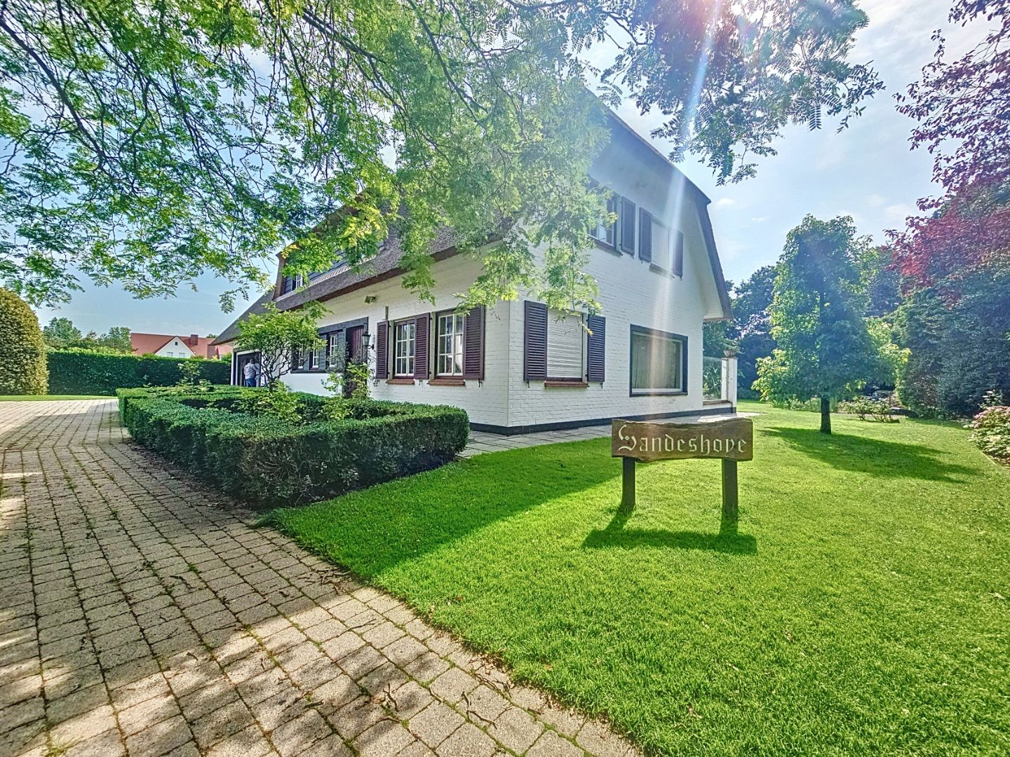 Unieke kans, authentieke villa in de prestigieuze Simli-wijk te Nieuwpoort foto {{pictureIndex}}