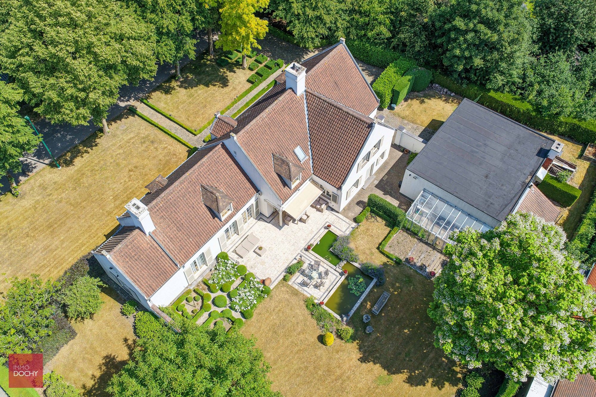 Residentieel en rustig gelegen villa (einde doodlopende straat) foto 8