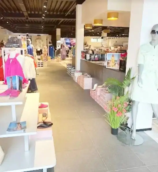 COMMERCIEEL PAND OP TOPLIGGING IN KUURNE NAAST CARDOEN EN MAZDA foto 3