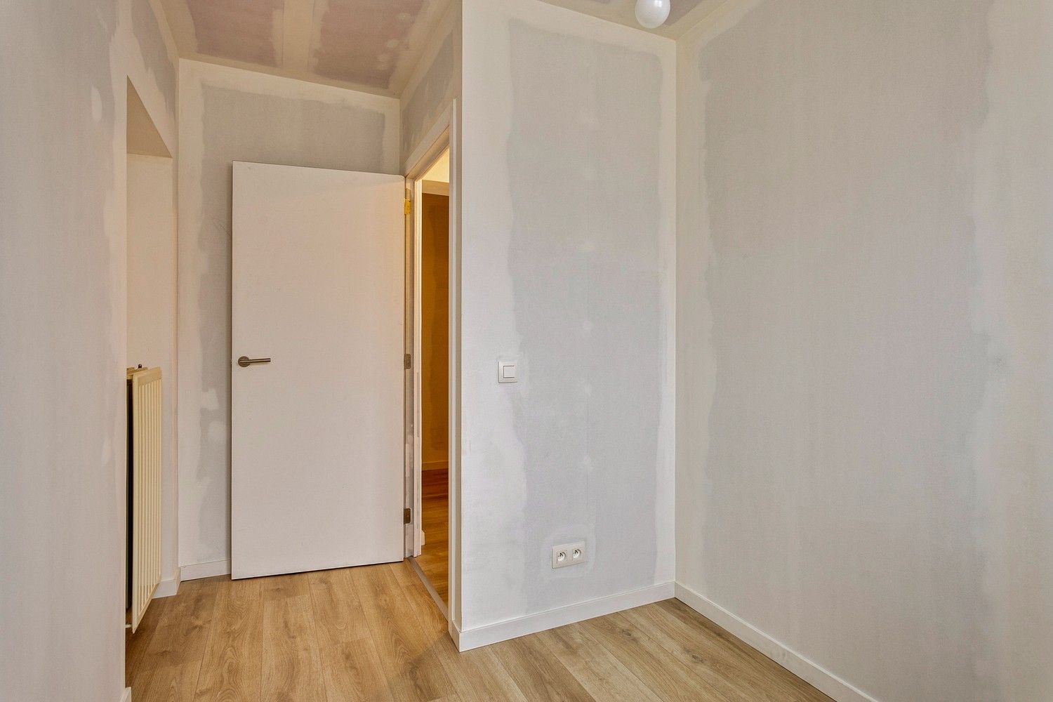 Ruim pand met maar liefst 6 slaapkamers te koop! Ideaal voor grote gezinnen, kangoeroewoning of co-housing. foto 24