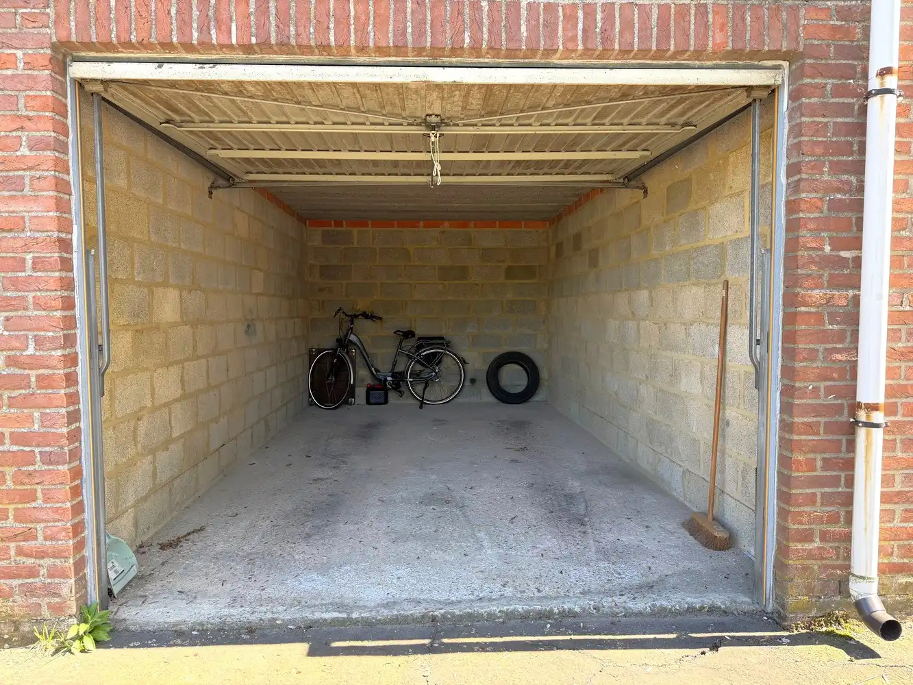 Interessante opportuniteit: garagebox in centrum Sint-Truiden foto 2