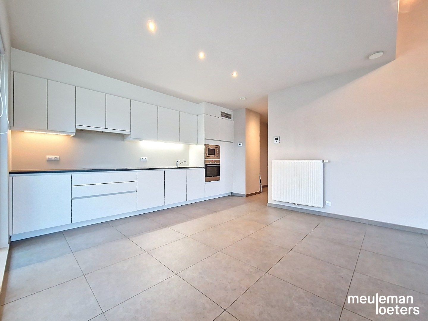 Rustig gelegen recent appartement met parking foto 6