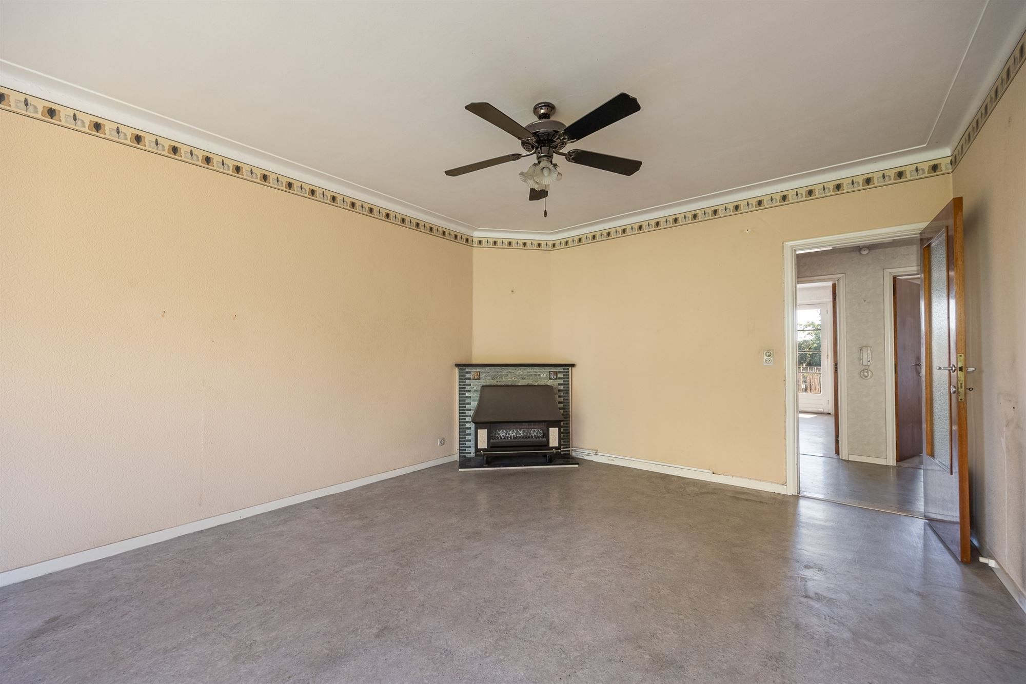 Op te frissen appartement met zuidgericht terras foto 4