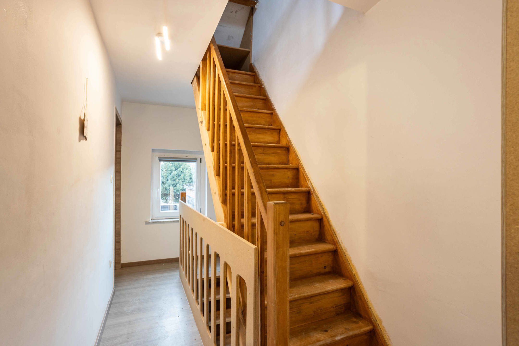 Gerenoveerde woning met 3 slaapkamers en terras. foto 16