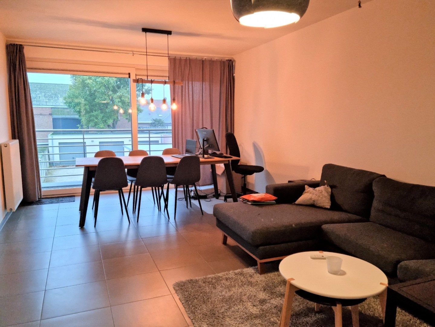 Modern en centraal gelegen appartement te Zulte. foto 2