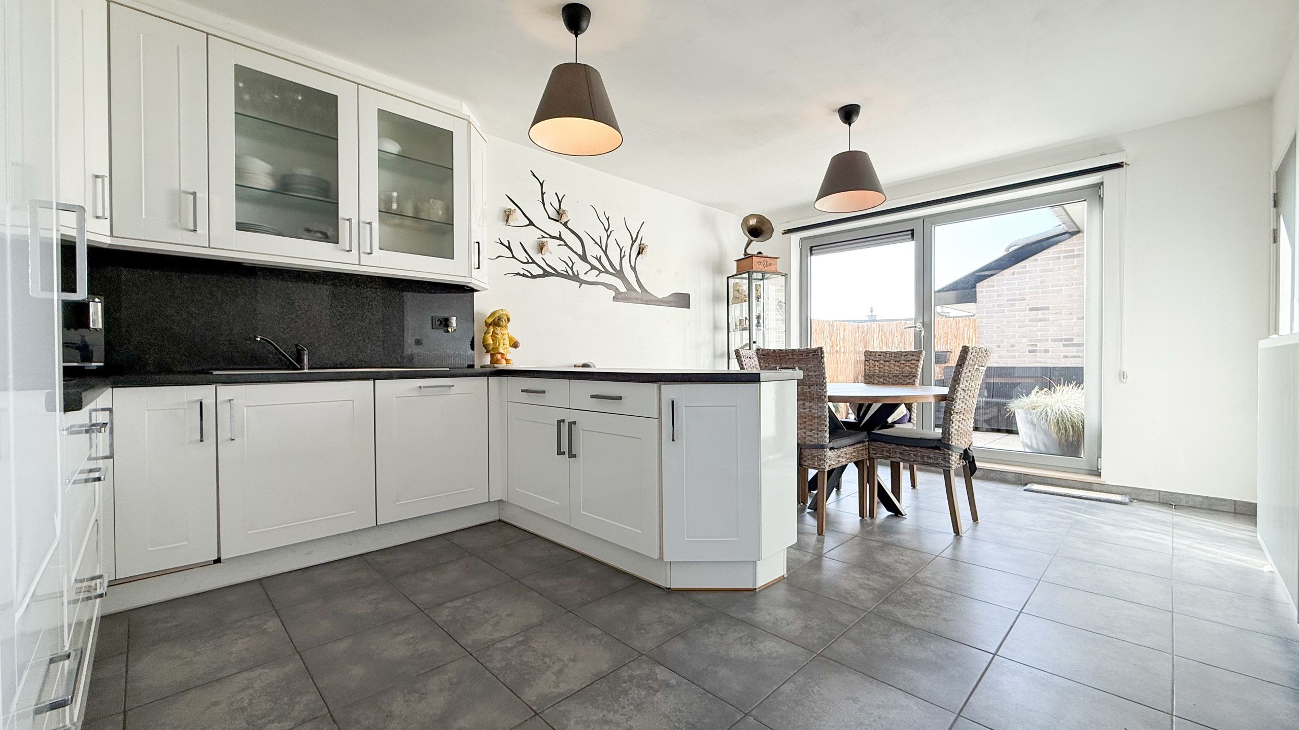 Ruim appartement van 105m² met terras en parking en EPC B! foto 11