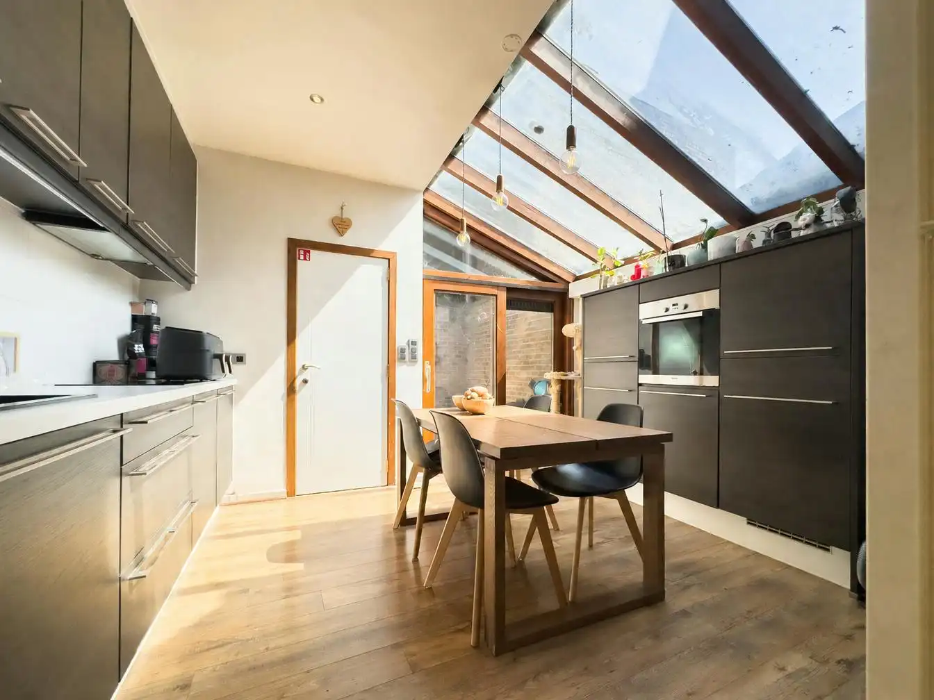 Karaktervol huis met 4 slaapkamers te koop in Brugge foto 4