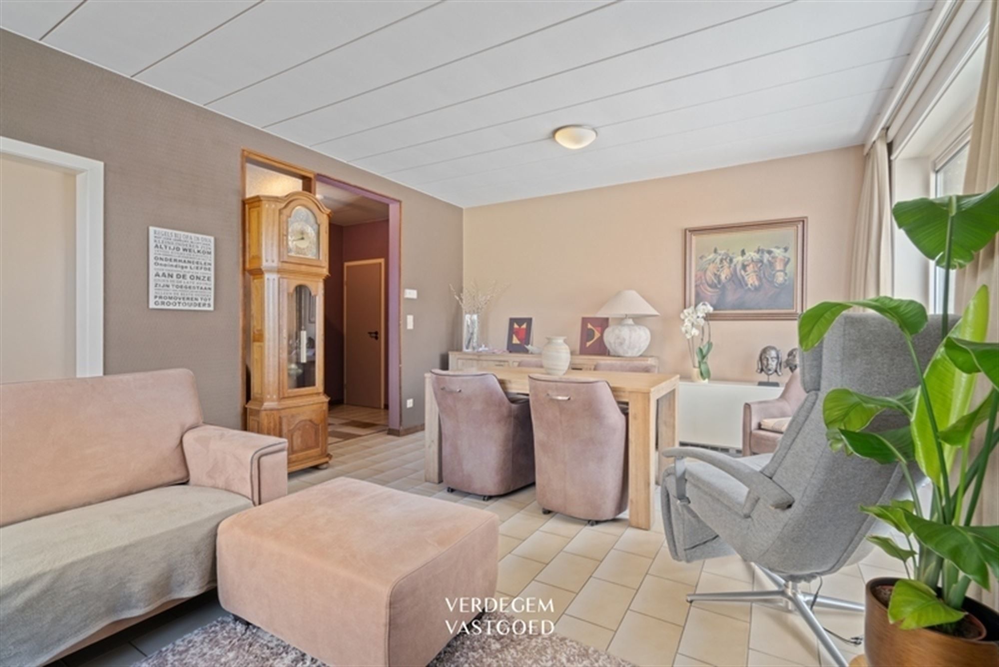 Gelijkvloers appartement met 2 slaapkamers, garage en privatieve tuin foto 3
