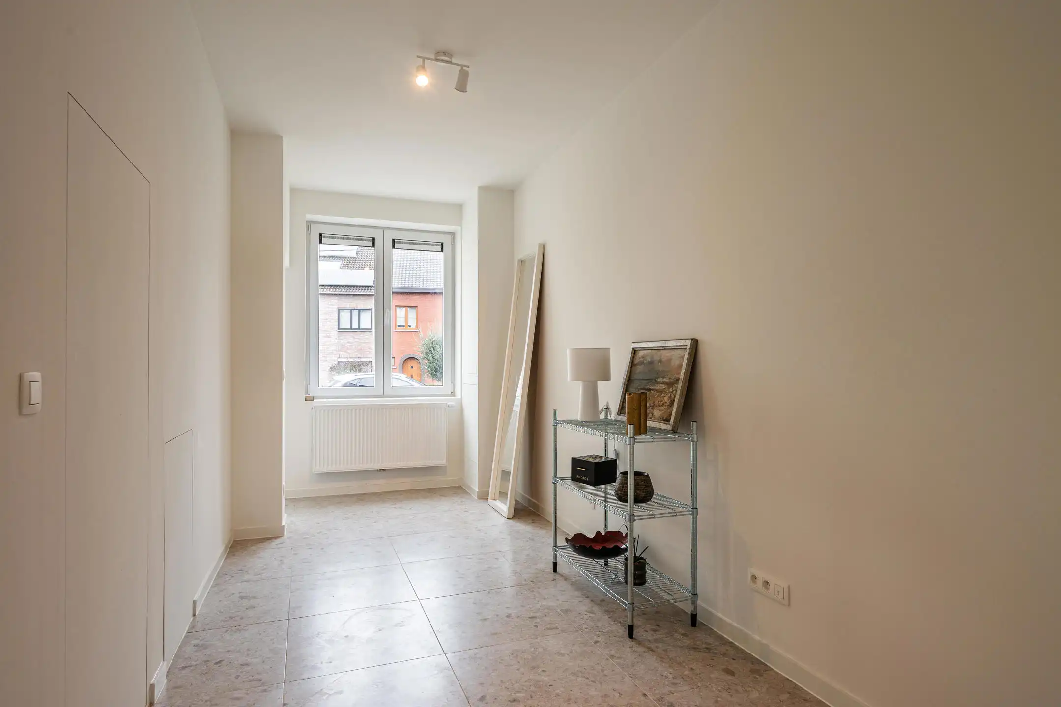 Totaal gerenoveerde woning met 3 slaapkamers, tuin en garage.  foto 3