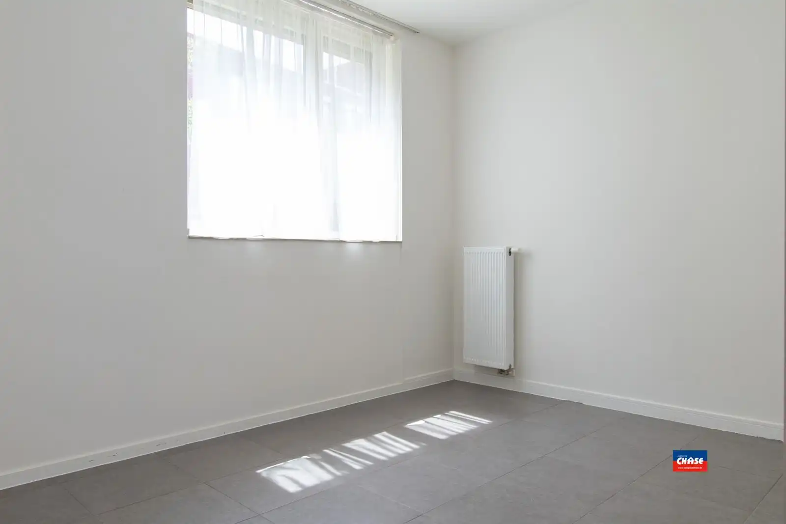 Recent gelijkvloersappartement met 2 slpks, terras en parking foto 9