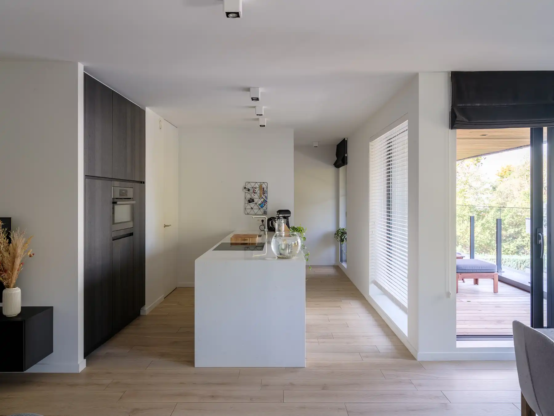 Kwalitatief afgewerkt appartement met terras foto 6