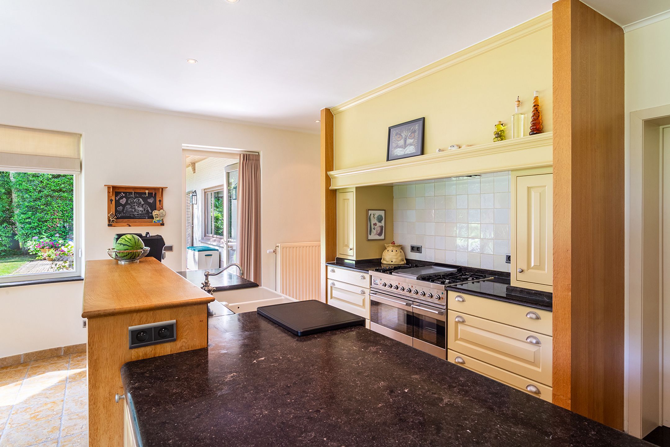 Charmante klasse-villa met rieten dak in bosrijke omgeving foto 15