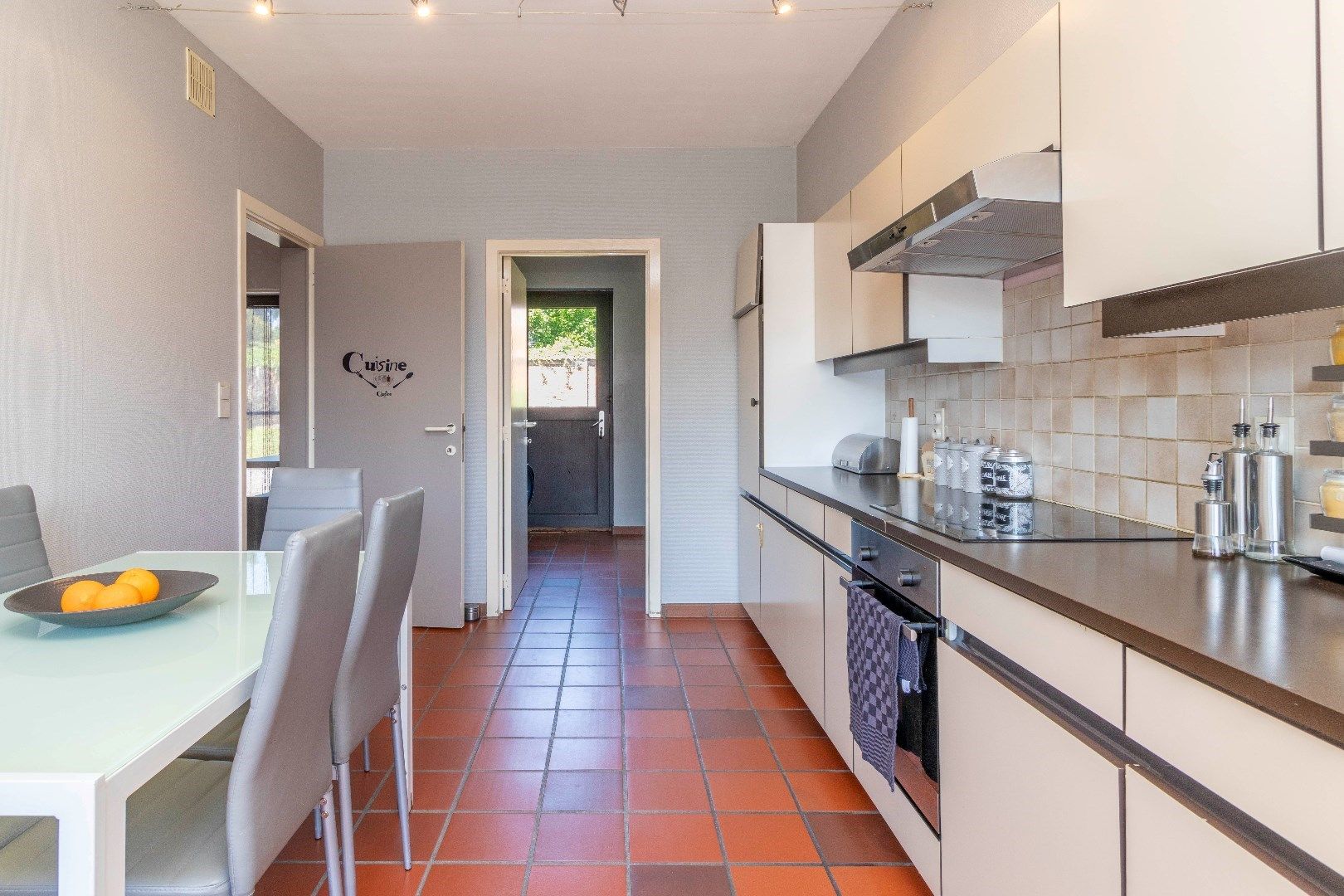 Ruim duplexappartement met gelijkvloerse handelsruimte foto 7